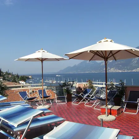 Firenze 3 Stelle Superior 3* 布雷佐内加尔达